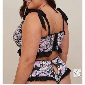 Torrid Satin Ruffle Underwire Bra And High-Rise Thong Set Size 2X NWT